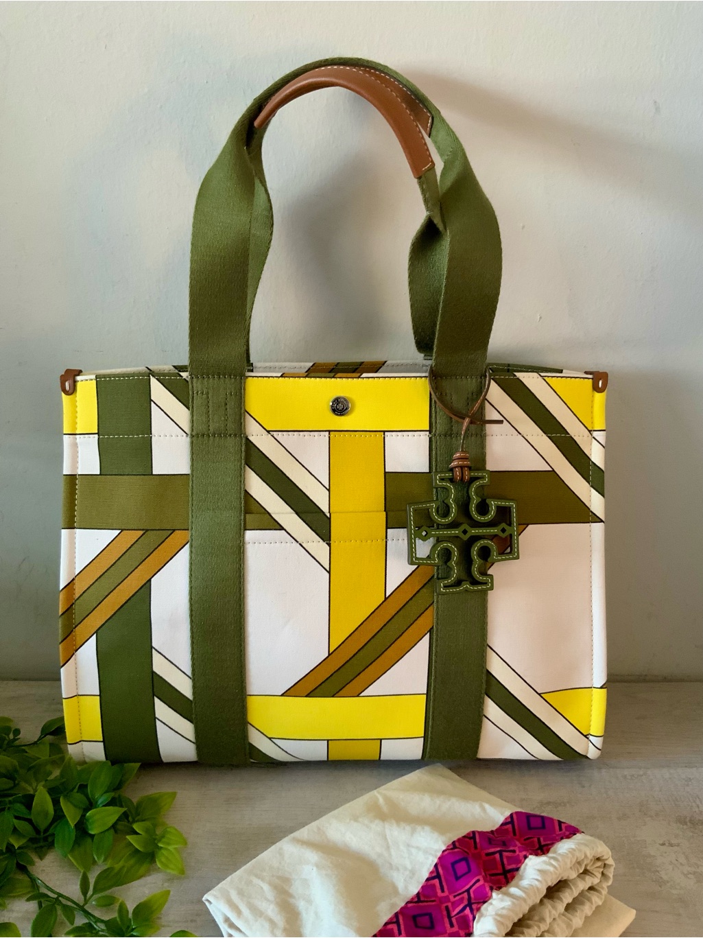 Tory Burch Printed Tote Olive Basketweave Canvas & Leather. Nwt